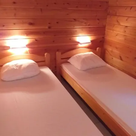 펜션 Chalet, Confort, Loisirs Et Piscine