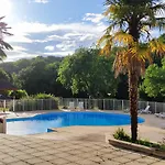 Chalet, Confort, Loisirs Et Piscine *