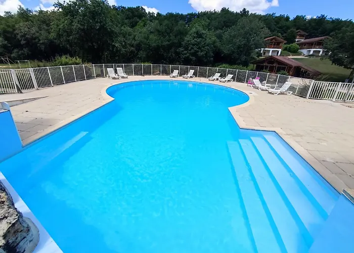 Chalet, Confort, Loisirs Et Piscine *